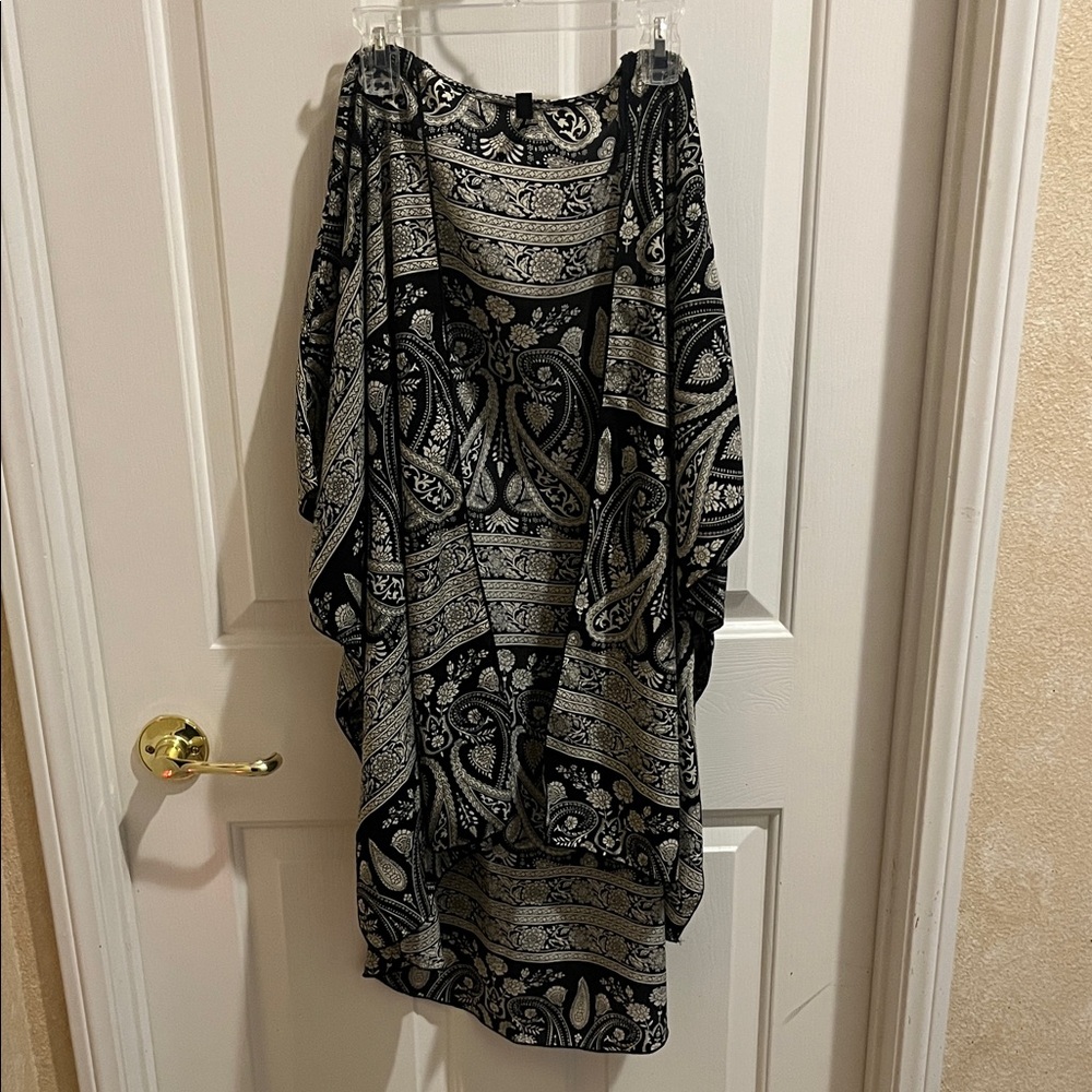 Elegant Black and White Paisley Women's Shawl